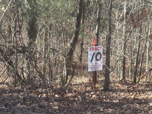 10 Harris Road Bolivar, TN 38008 - Photo 3 of 11 a sign that is on a brick wall