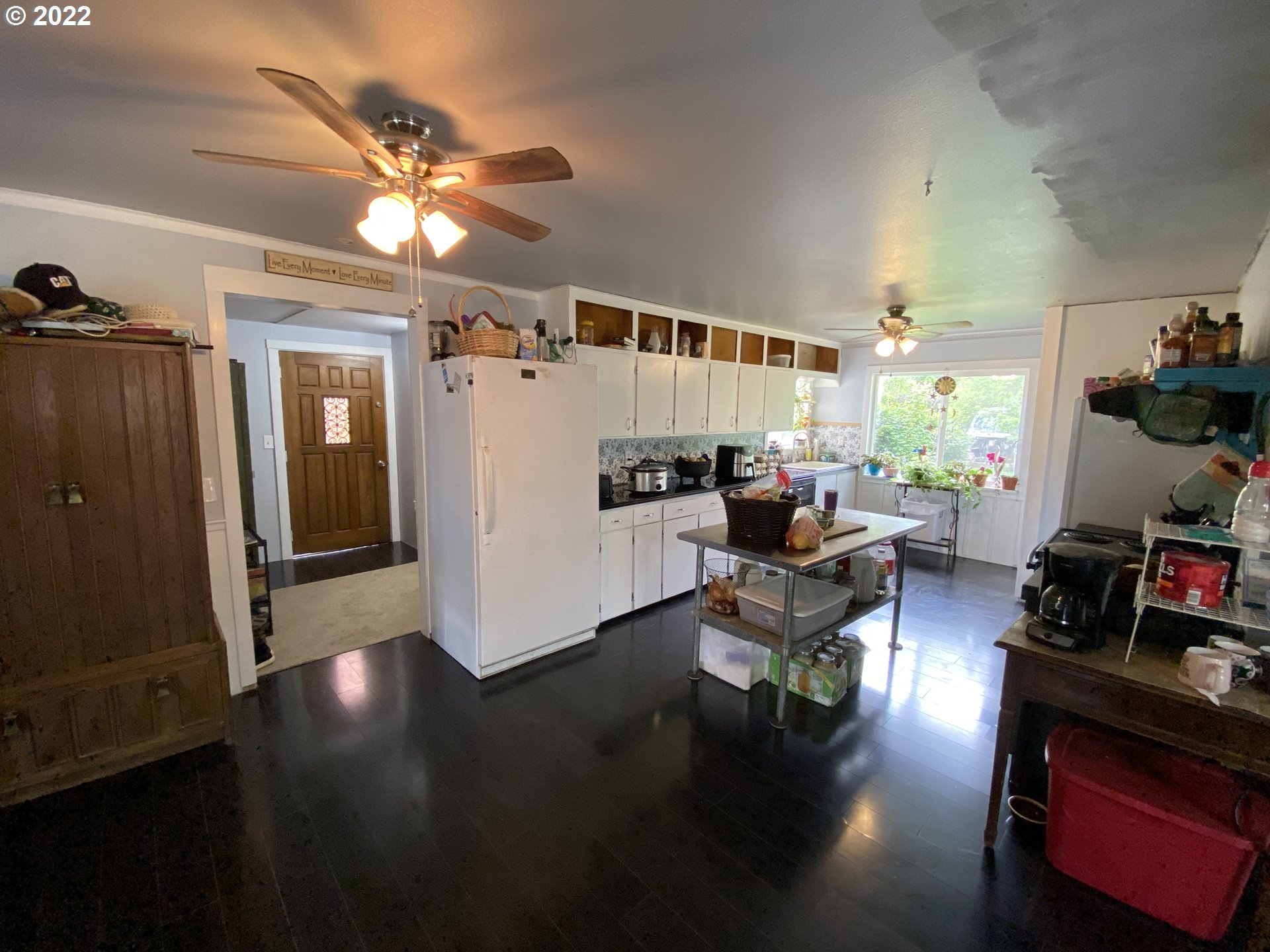 3005 Shoestring Road Riddle, OR 97469 - Photo 4 of 32 a living room with furniture and wooden floor