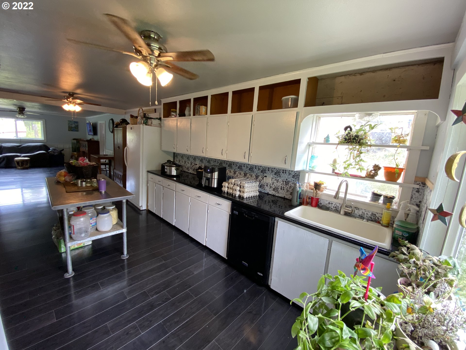 3005 Shoestring Road Riddle, OR 97469 - Photo 5 of 32 a kitchen with granite countertop lots of counter top space