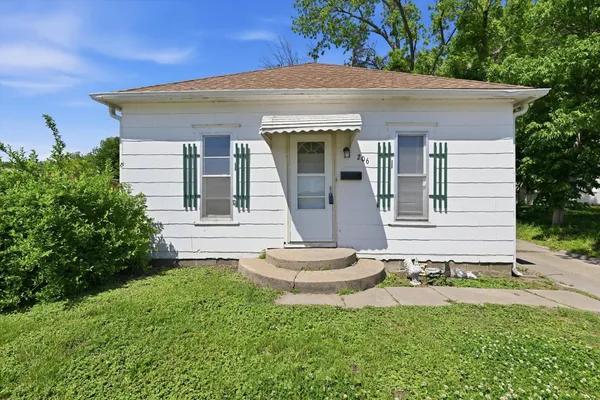 $100,000 | 206 South Locust Street, Glenwood, IA 51534