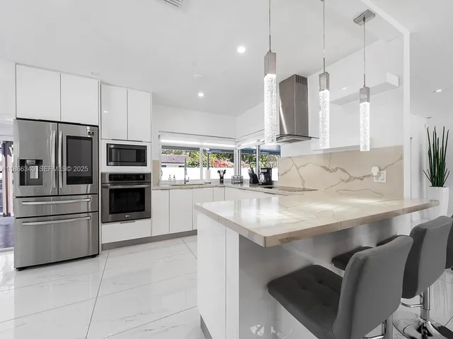 $6,300 | 6951 Miami Lakeway South, Unit 6951, Miami Lakes, FL 33014