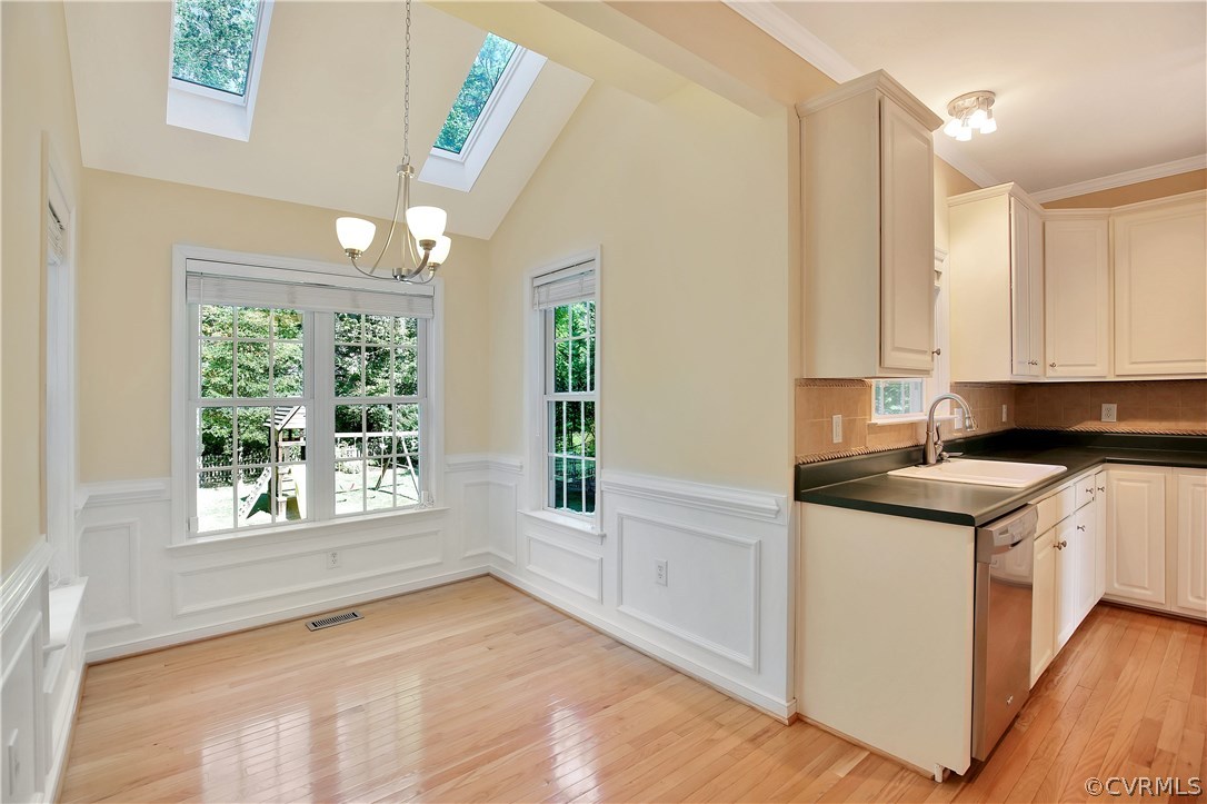 2548 Dunham Road Henrico, VA 23233 - Photo 6 of 21 Eat in area of kitchen overlooking private backyar