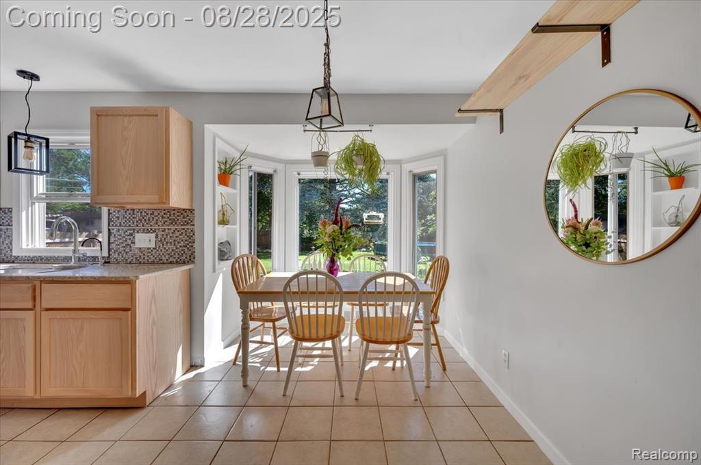 1522 Eason Road Waterford, MI 48328 - Photo 7 of 28 Gallery Image 7