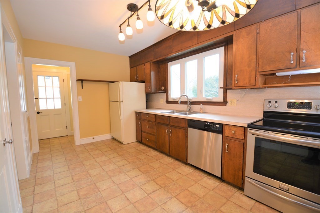 11 Tanager Road Attleboro, MA 02703 - Photo 5 of 26 Gallery Image 5