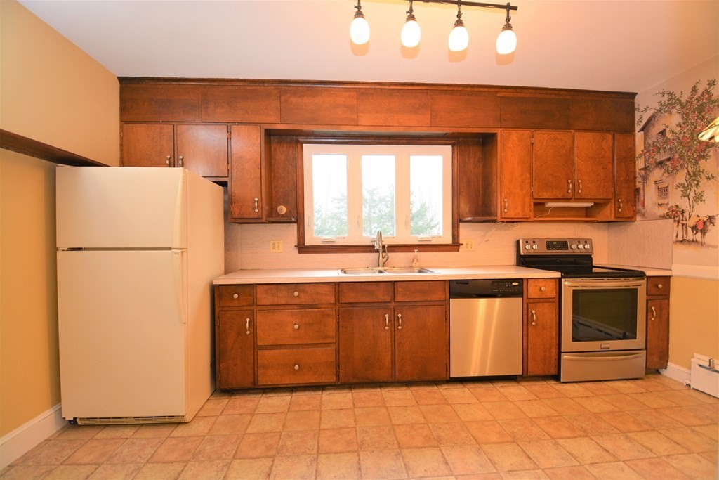 11 Tanager Road Attleboro, MA 02703 - Photo 6 of 26 Gallery Image 6