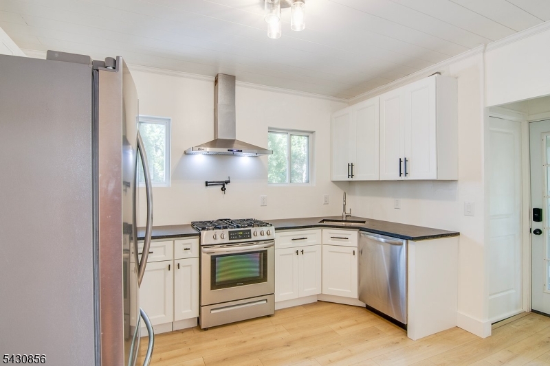 28 Cedar Grove Road Little Falls, NJ 07424 - Photo 9 of 25 Gallery Image 9