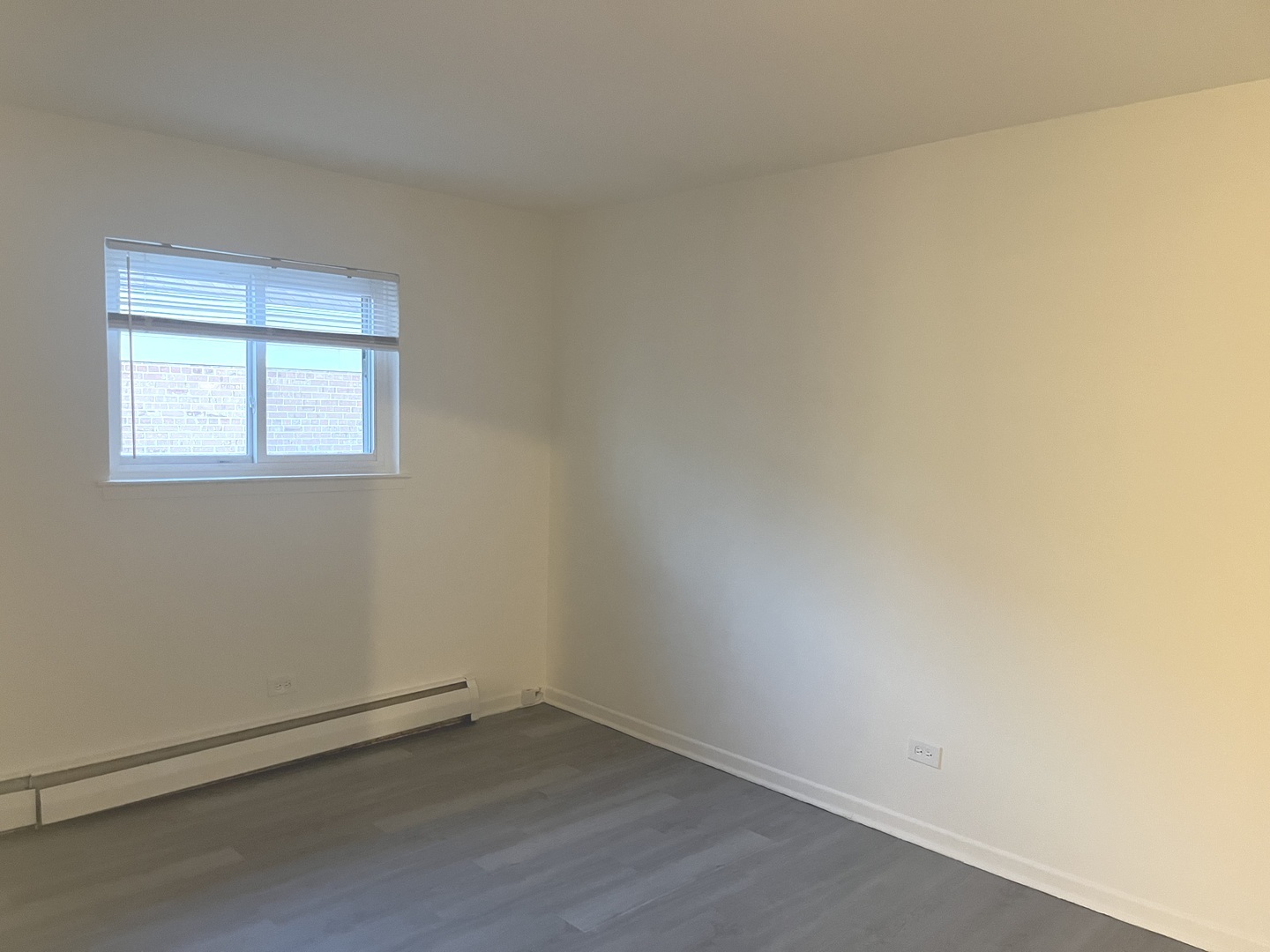 627 South Blanchard Street, Unit B3 Wheaton, IL 60187 - Photo 6 of 8 an empty room with a window