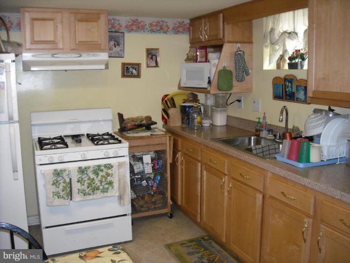 5301 Riga Street Clinton, MD 20735 - Photo 4 of 16 Apartment Kitchen