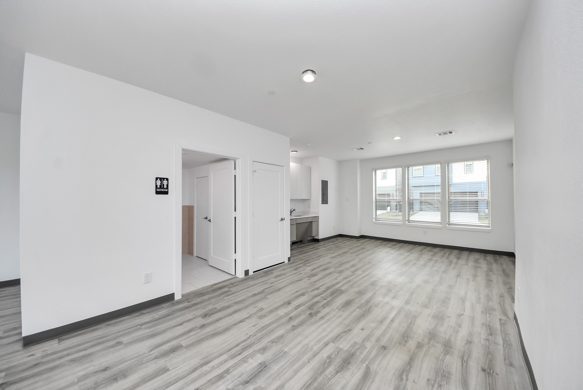 18716 Centro Main Street Conroe, TX 77385 - Photo 7 of 50 Expansive open workspace showcasing clean lines, modern finishes, and clear sightlines ideal for reception or workstations.