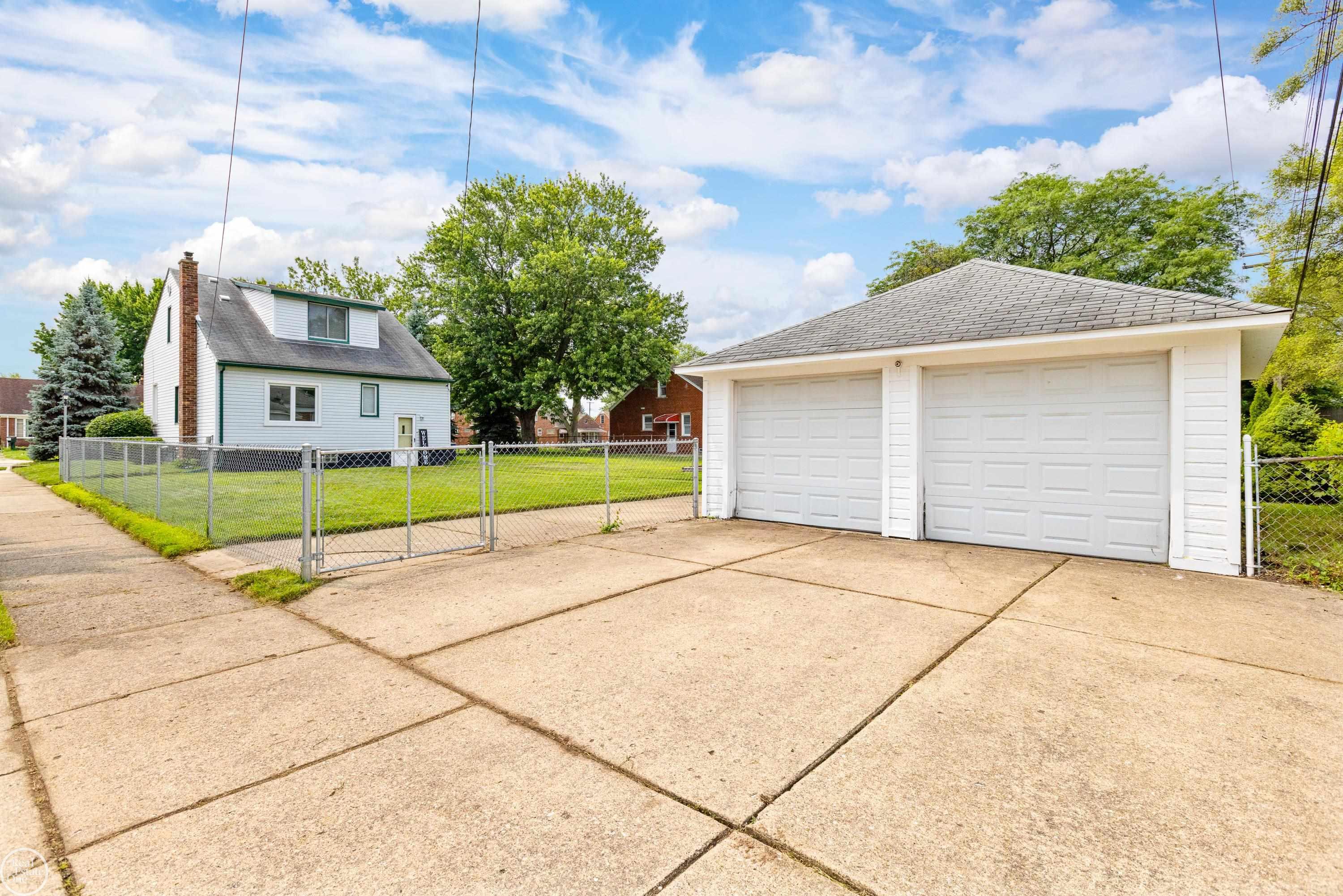 15151 Stephens Road Eastpointe, MI 48021 - Photo 37 of 41 50117363-36.JPG