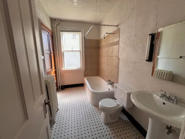 $1,150 | 3357 North Bartlett Avenue, Milwaukee, WI 53211