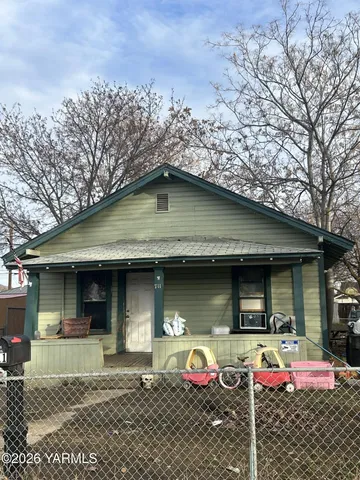 $129,900 | 711 North 6th Avenue, Yakima, WA 98902