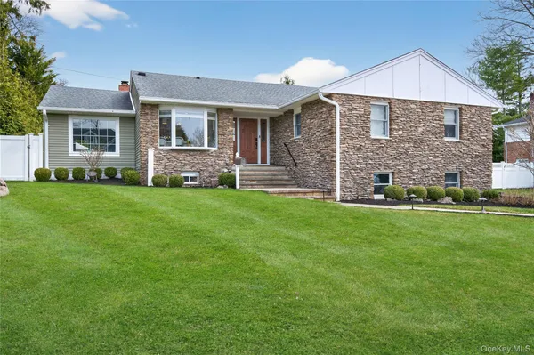 $1,298,000 | 21 Roosevelt Drive, East Norwich, NY 11732