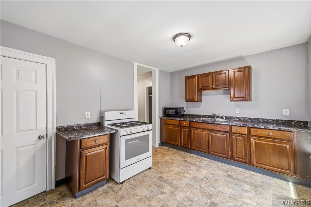 389 Military Road Buffalo, NY 14207 - Photo 19 of 31