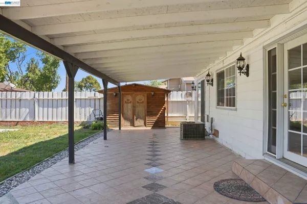 $370,000 | 315 M Street, Patterson, CA 95363