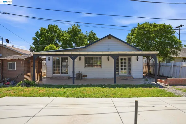 $370,000 | 315 M Street, Patterson, CA 95363
