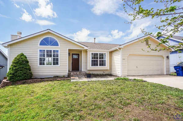 $385,000 | 2429 Via Linda Drive, Lawrence, KS 66047