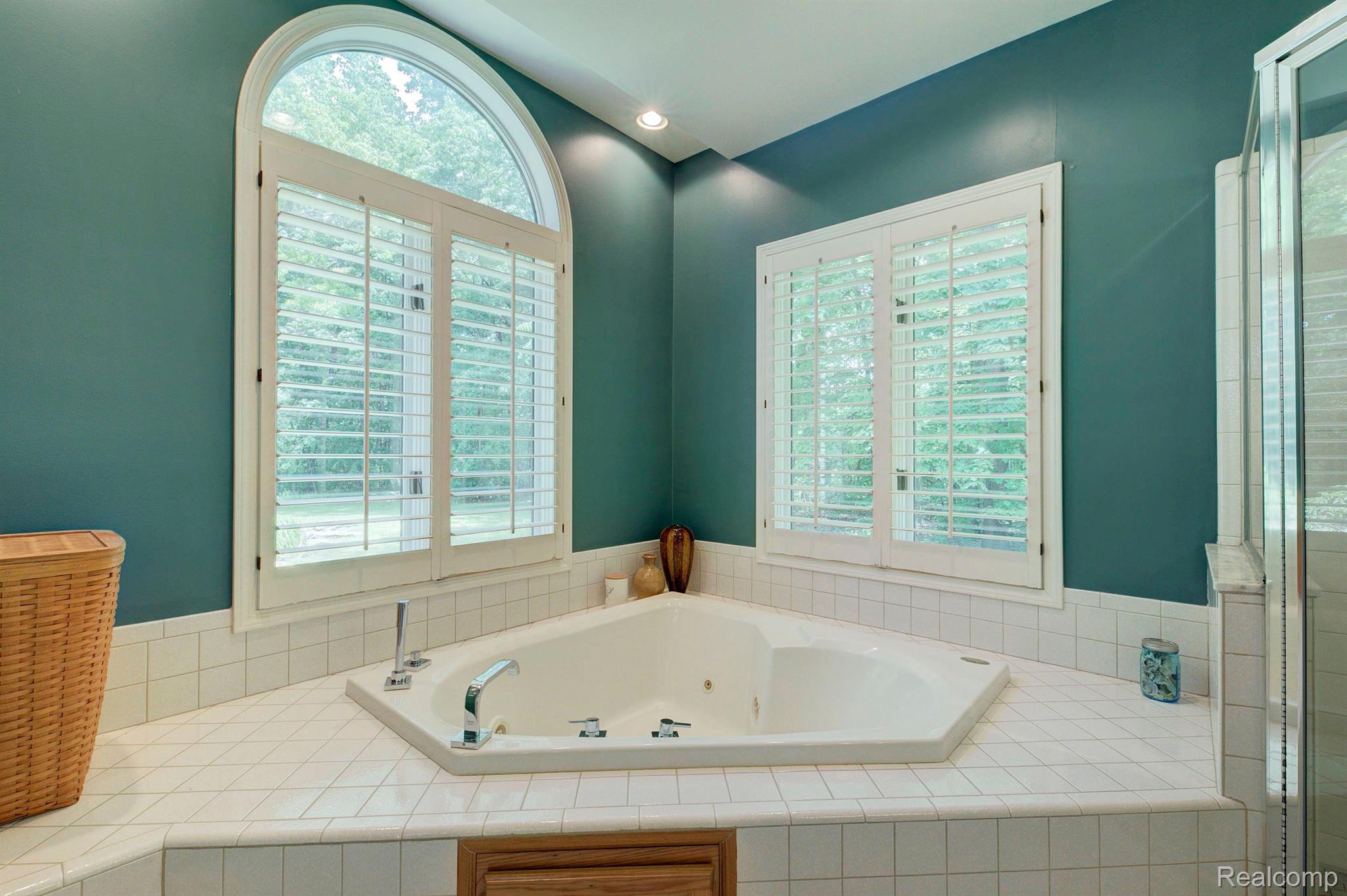 10121 Allen Road Clarkston, MI 48348 - Photo 27 of 95 Gallery Image 27