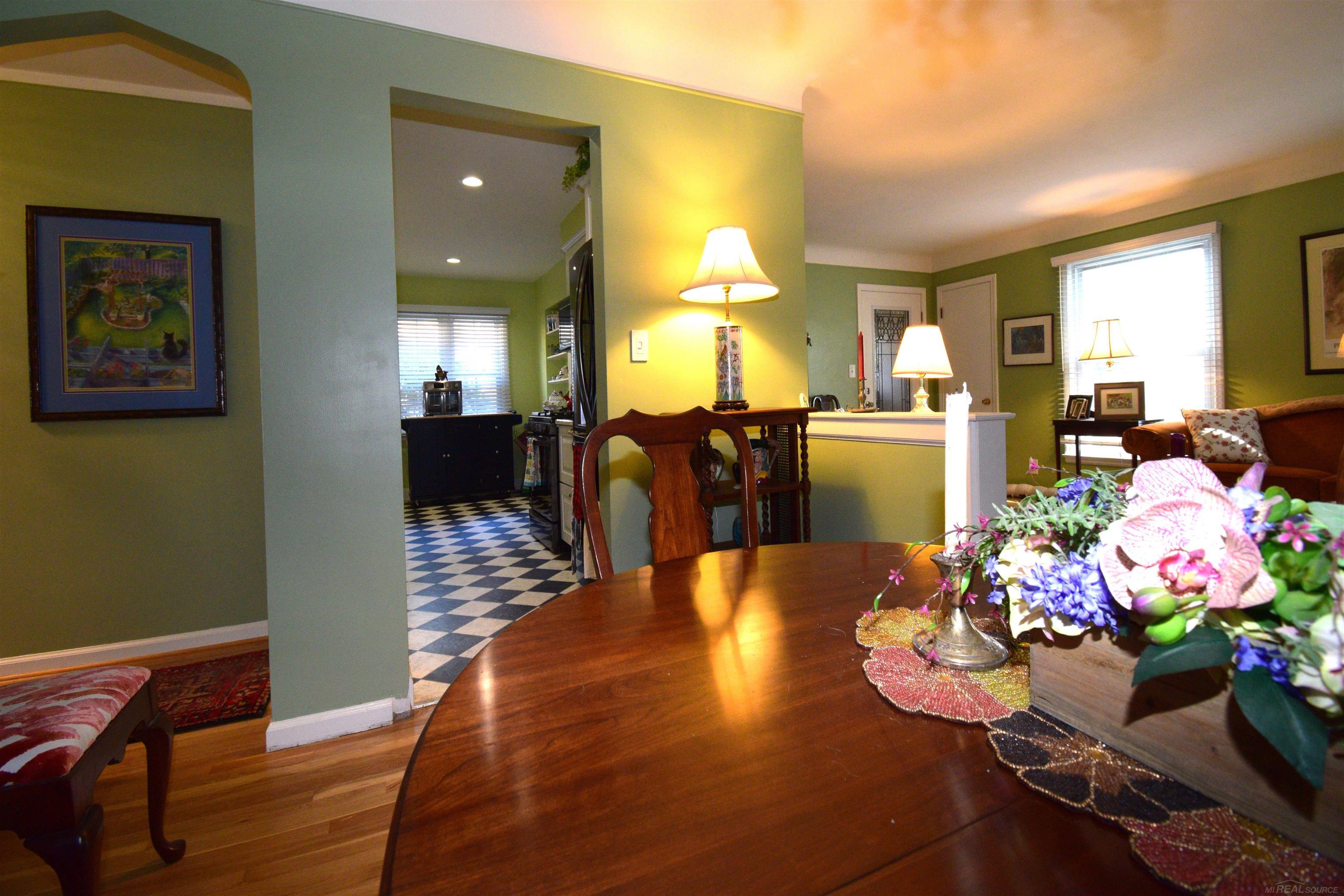 855 Harcourt Road Grosse Pointe, MI 48230 - Photo 4 of 68 50125193-3.JPG