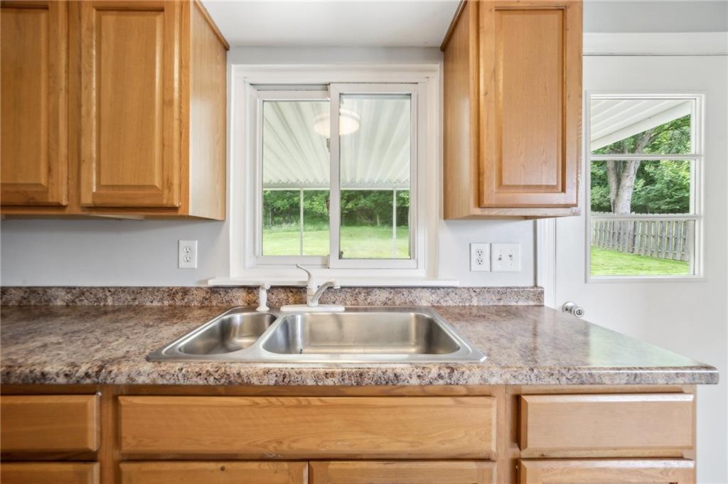 141 Beech Road Pittsburgh, PA 15239 - Photo 8 of 34 Gallery Image 8