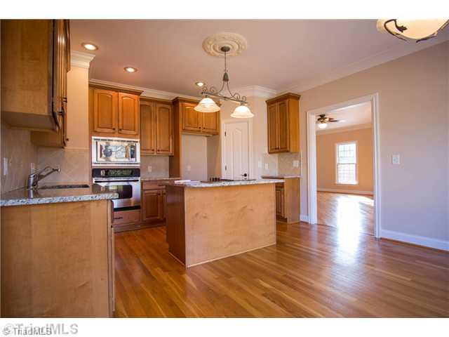 2005 Rossmore Road Clemmons, NC 27012 - Photo 4 of 16 Kitchen.