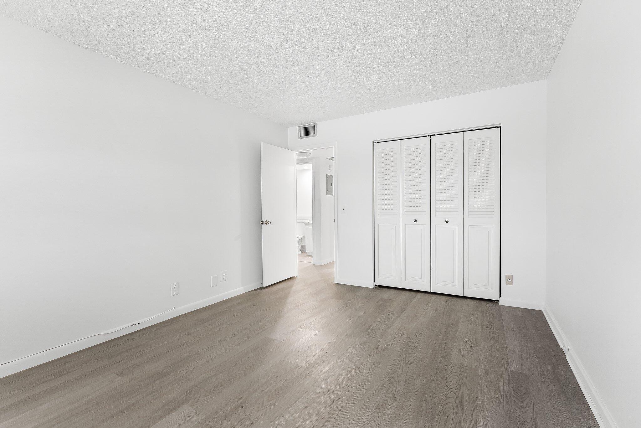 4006 Cornwall A Boca Raton, FL 33434 - Photo 14 of 27 Bathroo2