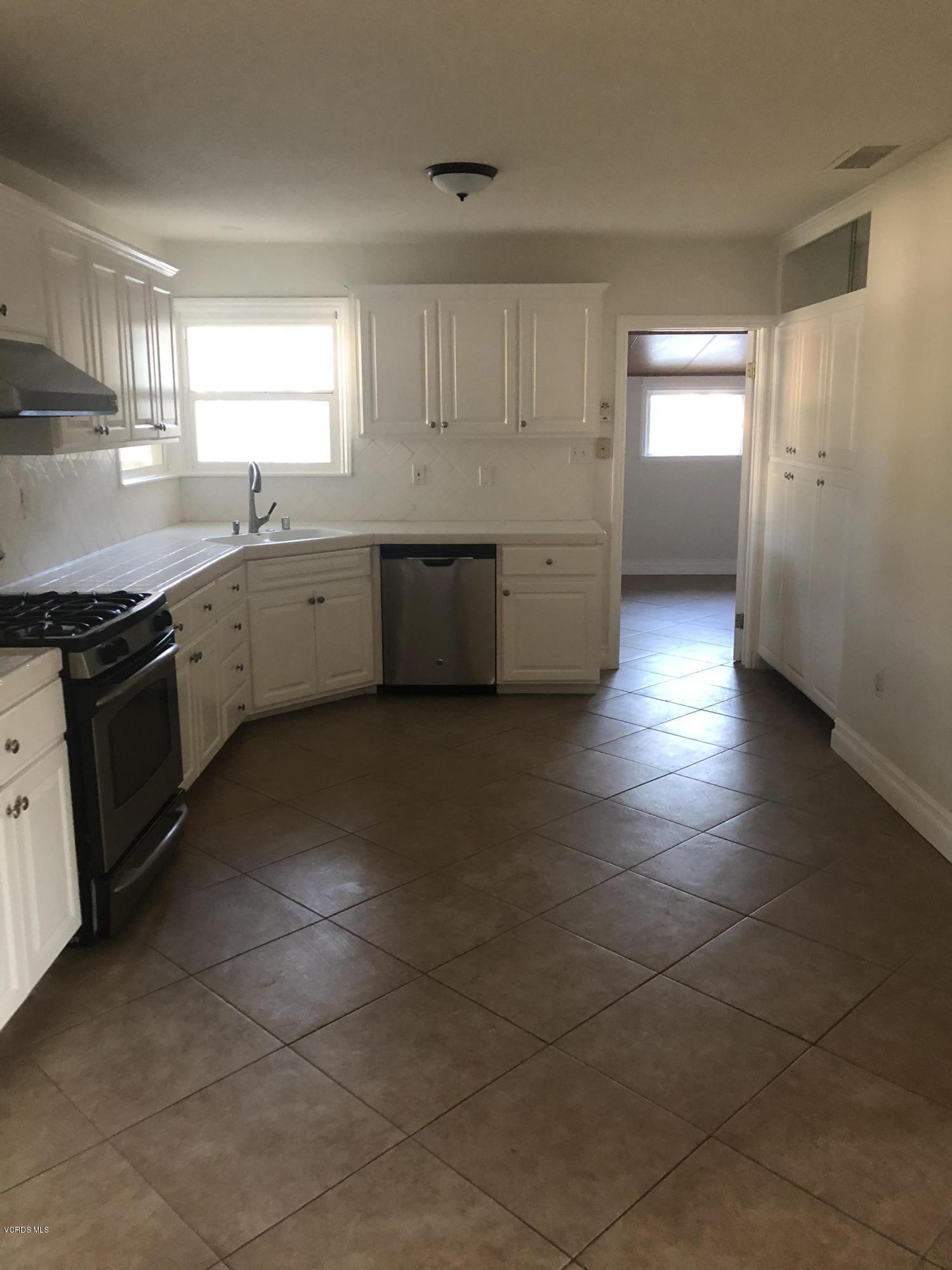 4889 Leeds Street Simi Valley, CA 93063 - Photo 11 of 30 FC0069CF-B58F-4BC4-8CC5-CDE8681DA7C4