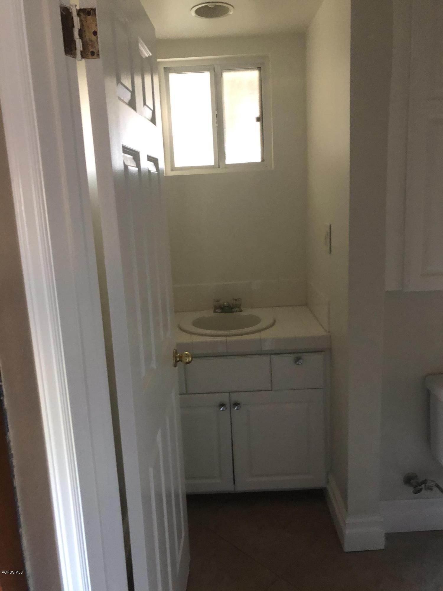 4889 Leeds Street Simi Valley, CA 93063 - Photo 19 of 30 C5271176-2AC2-4016-8DFB-4556B70D376F