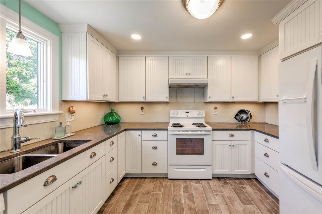 67 Treasure Road Narragansett, RI 02882 - Photo 14 of 44