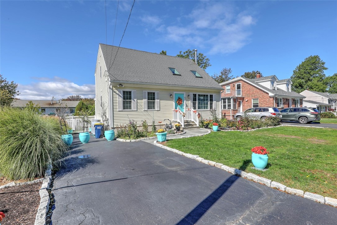 67 Treasure Road Narragansett, RI 02882 - Photo 3 of 44