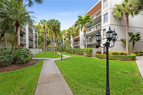 $2,300 | 8810 Southwest 132nd Place, Unit 403DN, Miami, FL 33186