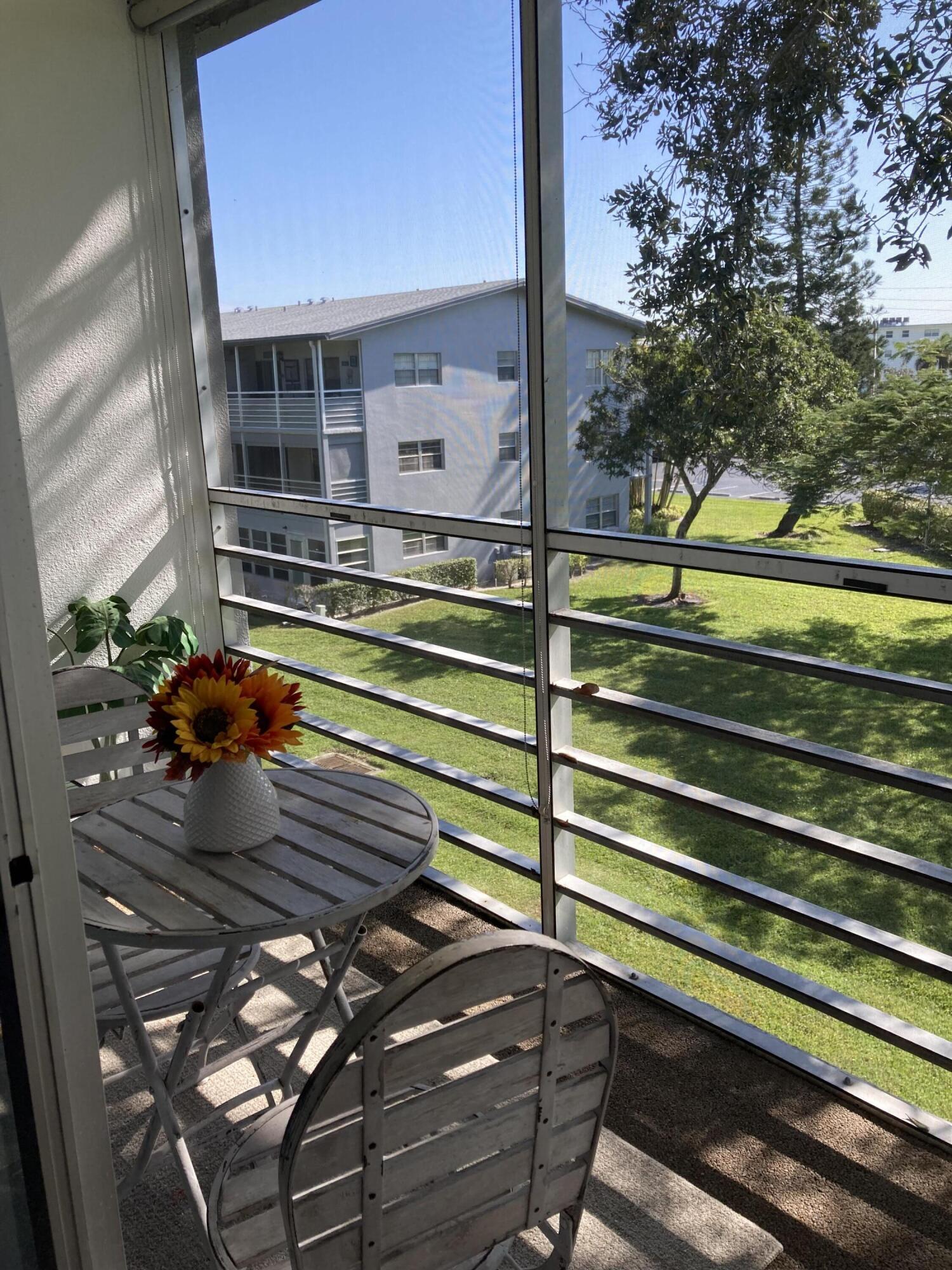 287 Suffolk F Boca Raton, FL 33434 - Photo 4 of 21 IMG_4918