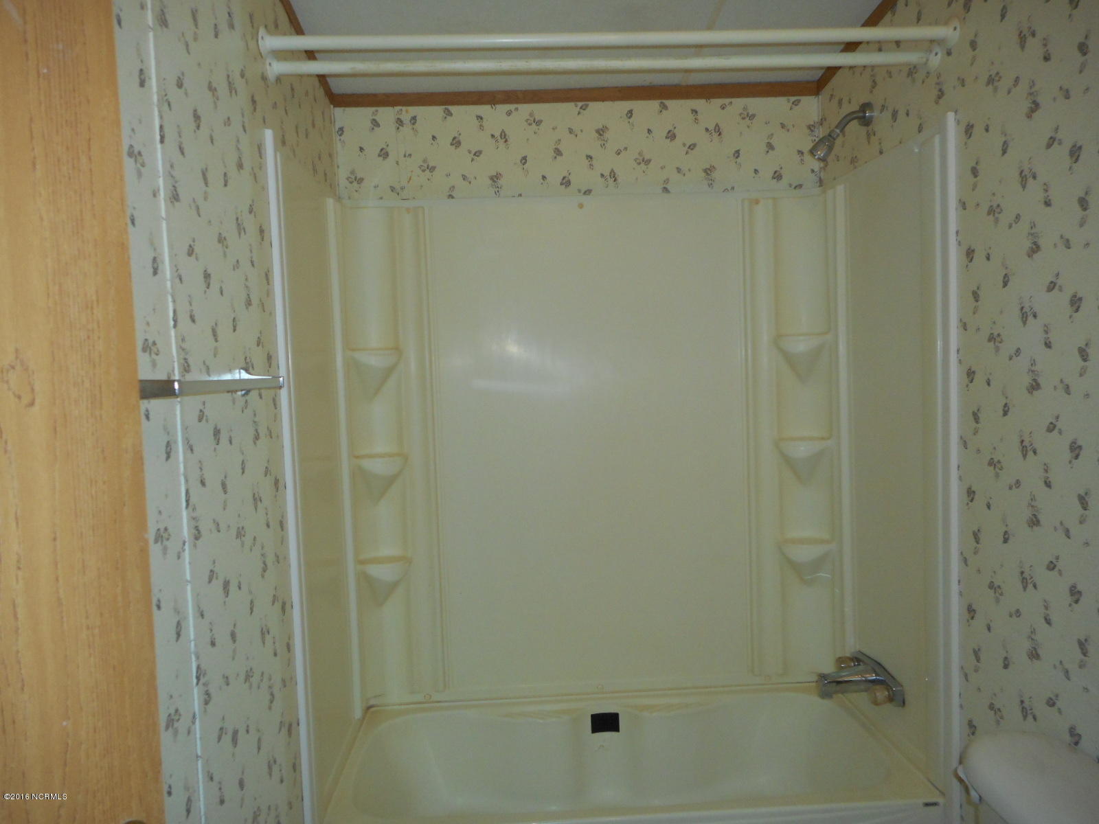 616 Nine Foot Road Newport, NC 28570 - Photo 34 of 46 Bath Hallway