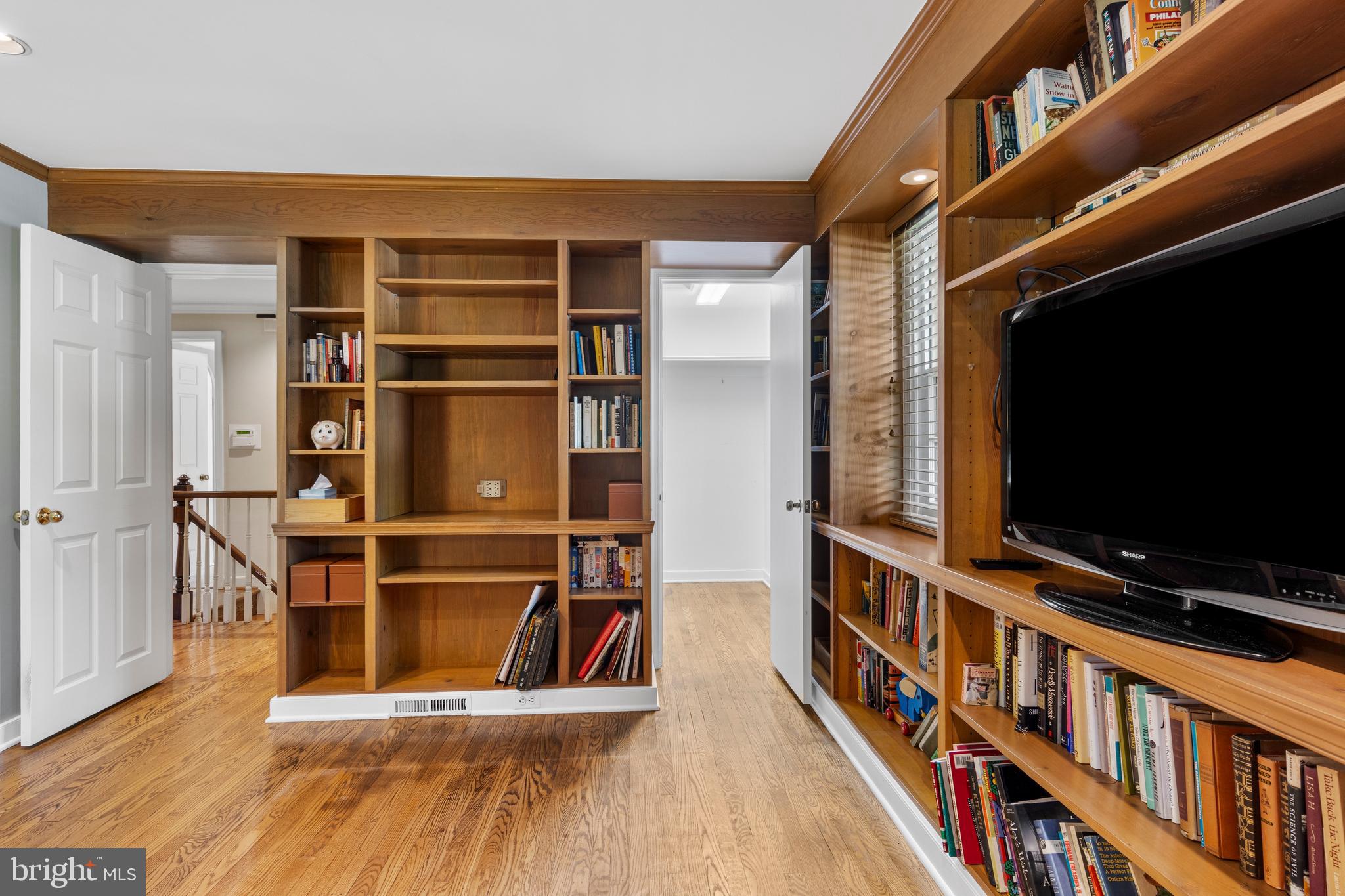 931 Hollow Road Wayne, PA 19087 - Photo 32 of 41 a living room with wooden floor and a flat screen tv
