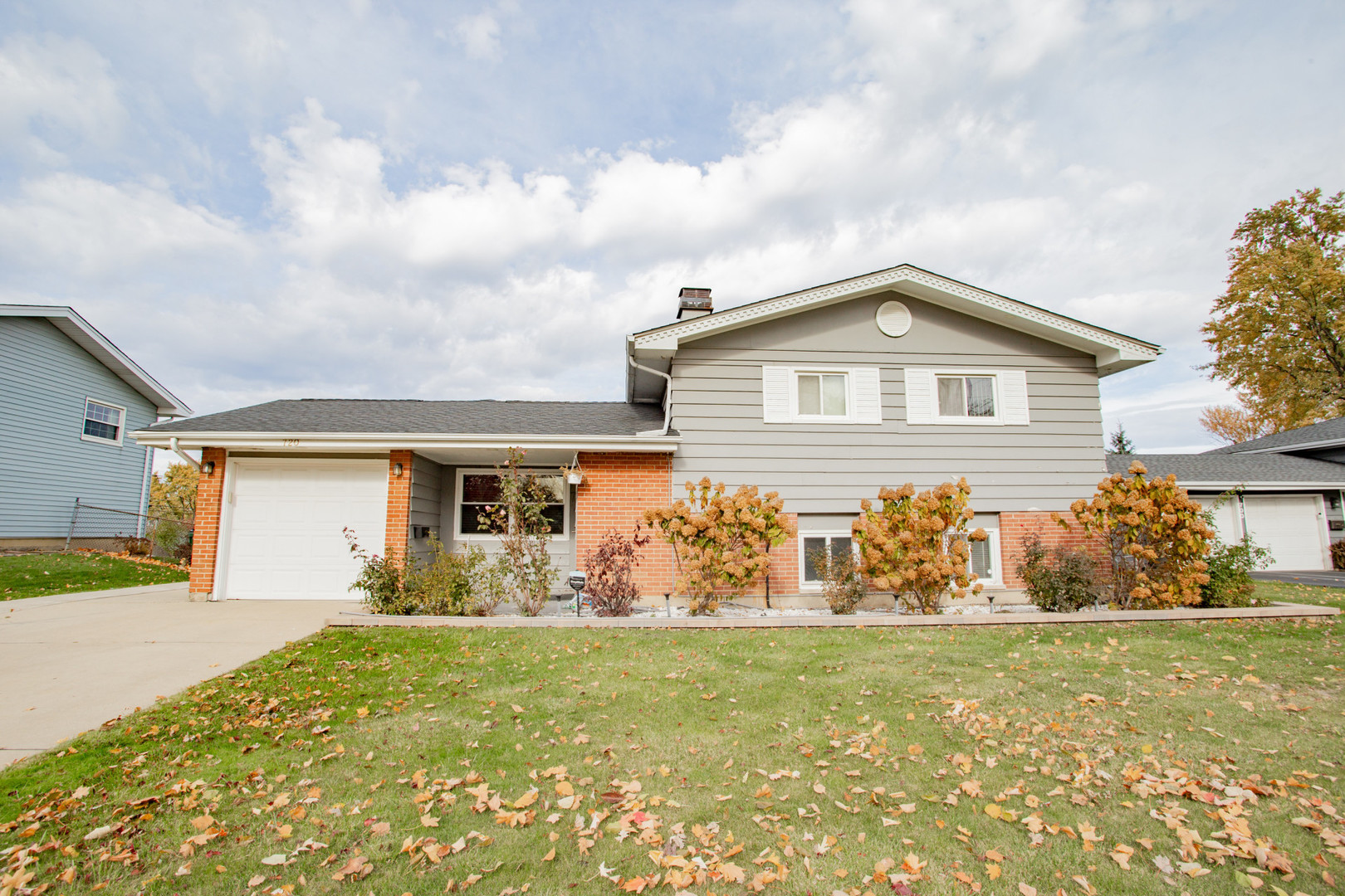 720 Durham Lane Hoffman Estates, IL 60169 - Photo 1 of 32 front view of a house with a yard