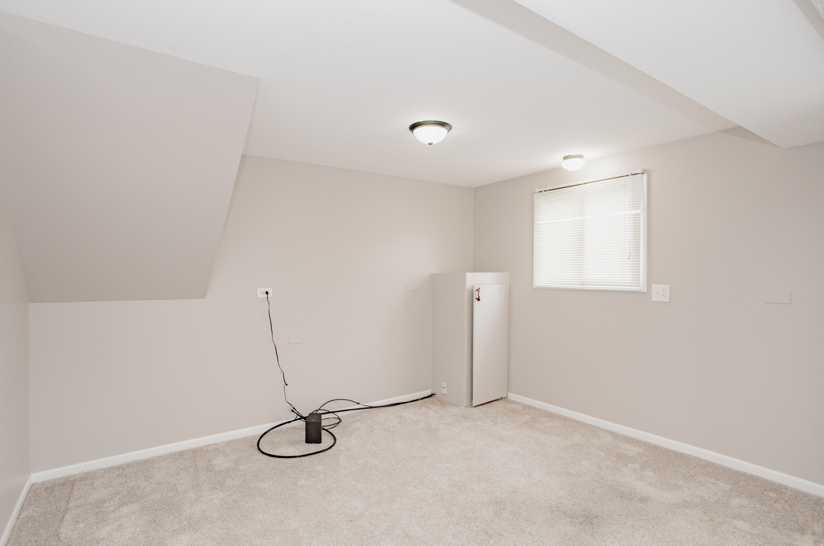 720 Durham Lane Hoffman Estates, IL 60169 - Photo 15 of 32 a view of small space