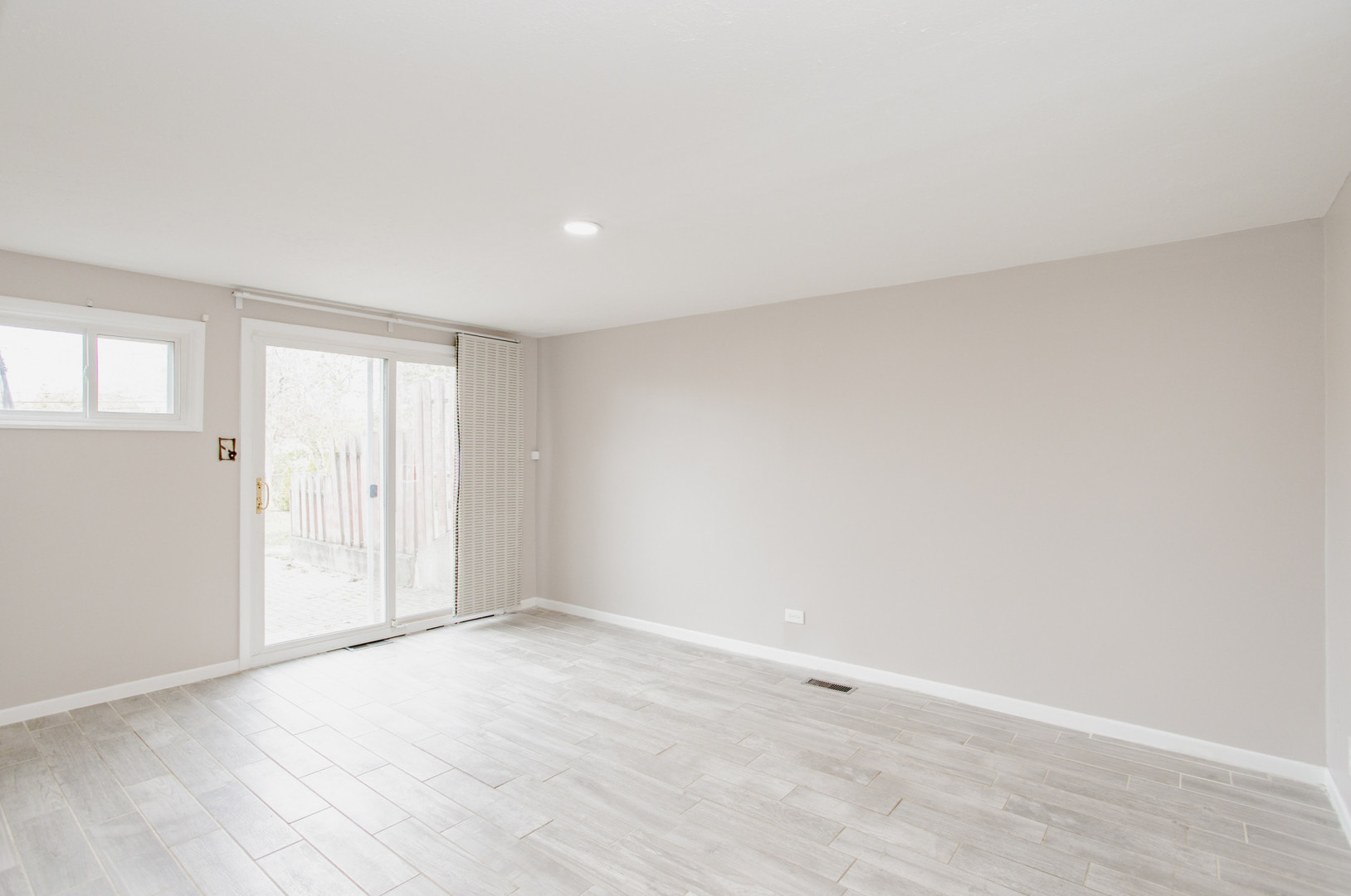 720 Durham Lane Hoffman Estates, IL 60169 - Photo 17 of 32 a view of an empty room