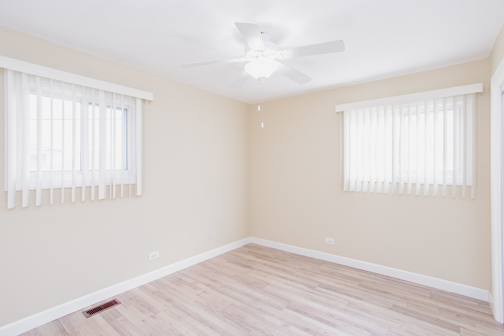 720 Durham Lane Hoffman Estates, IL 60169 - Photo 20 of 32 an empty room with wooden floor and windows