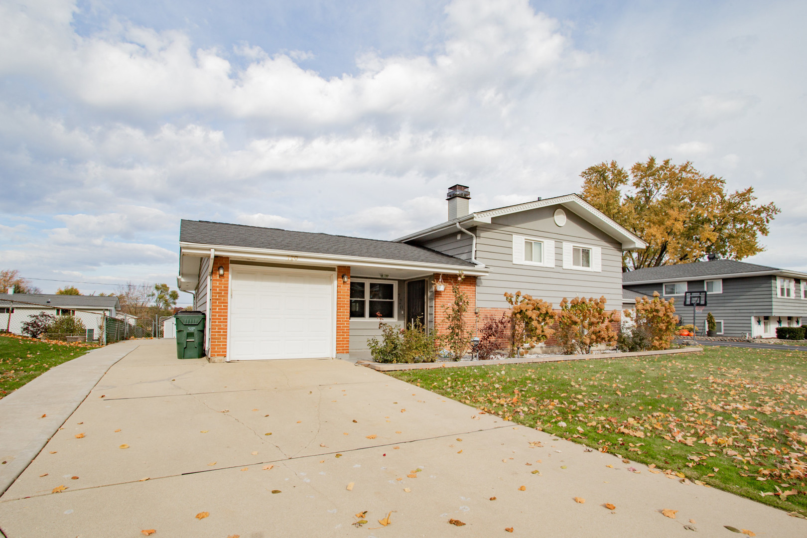 720 Durham Lane Hoffman Estates, IL 60169 - Photo 2 of 32 a view of house with yard