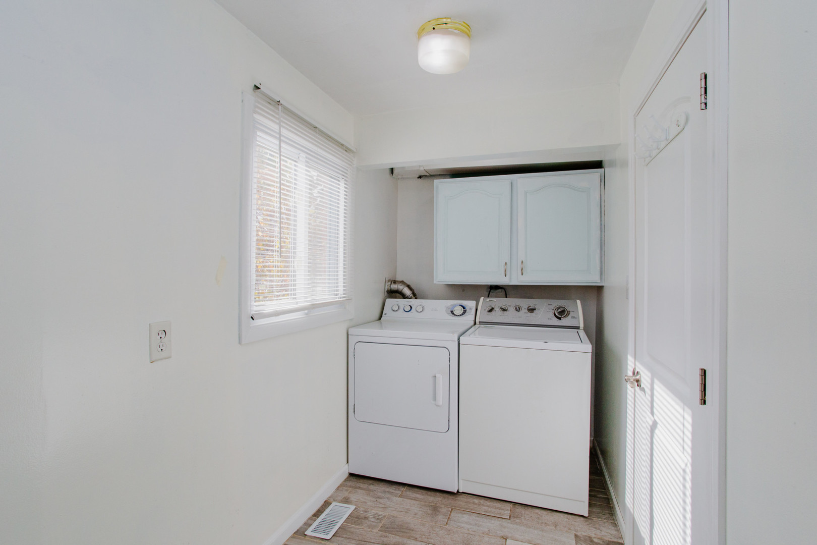 720 Durham Lane Hoffman Estates, IL 60169 - Photo 24 of 32 a view of utility room with washer and dryer