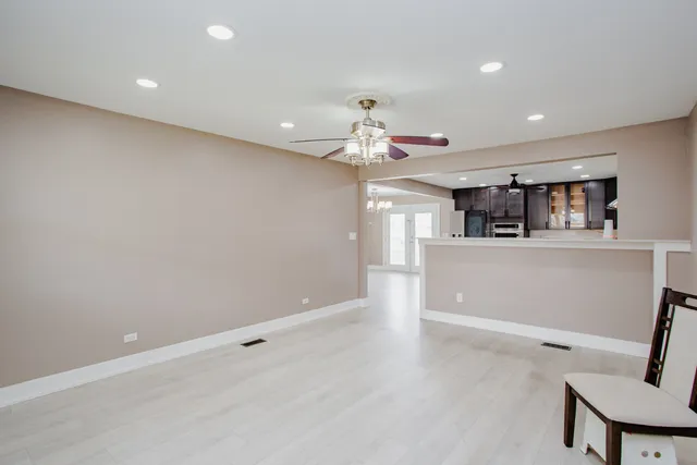 $3,100 | 720 Durham Lane, Hoffman Estates, IL 60169