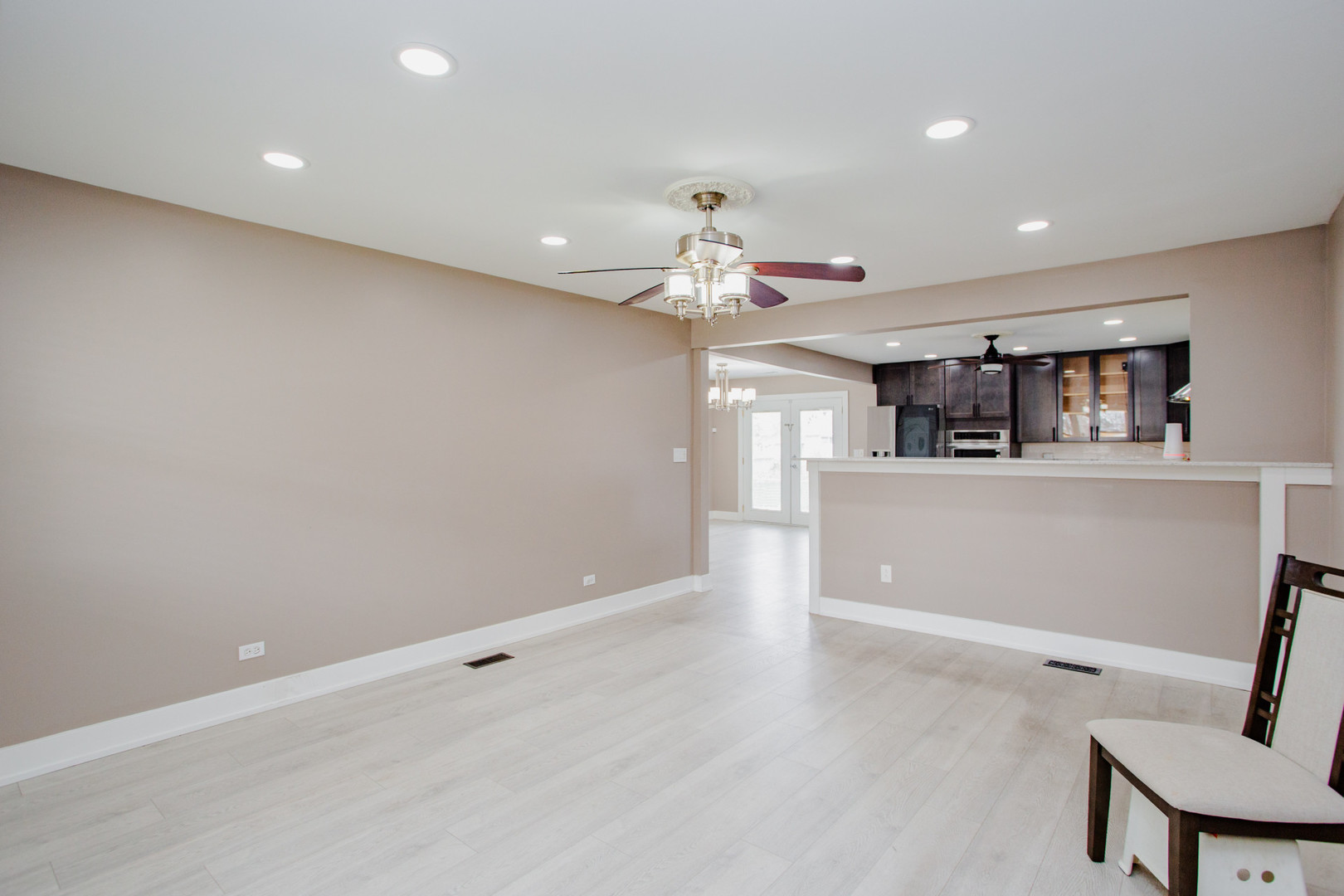 720 Durham Lane Hoffman Estates, IL 60169 - Photo 4 of 32 a view of a kitchen with an empty space