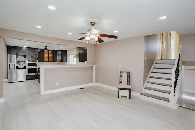 $3,100 | 720 Durham Lane, Hoffman Estates, IL 60169