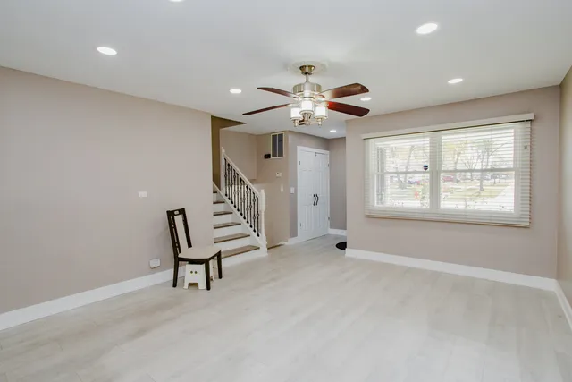 $3,100 | 720 Durham Lane, Hoffman Estates, IL 60169