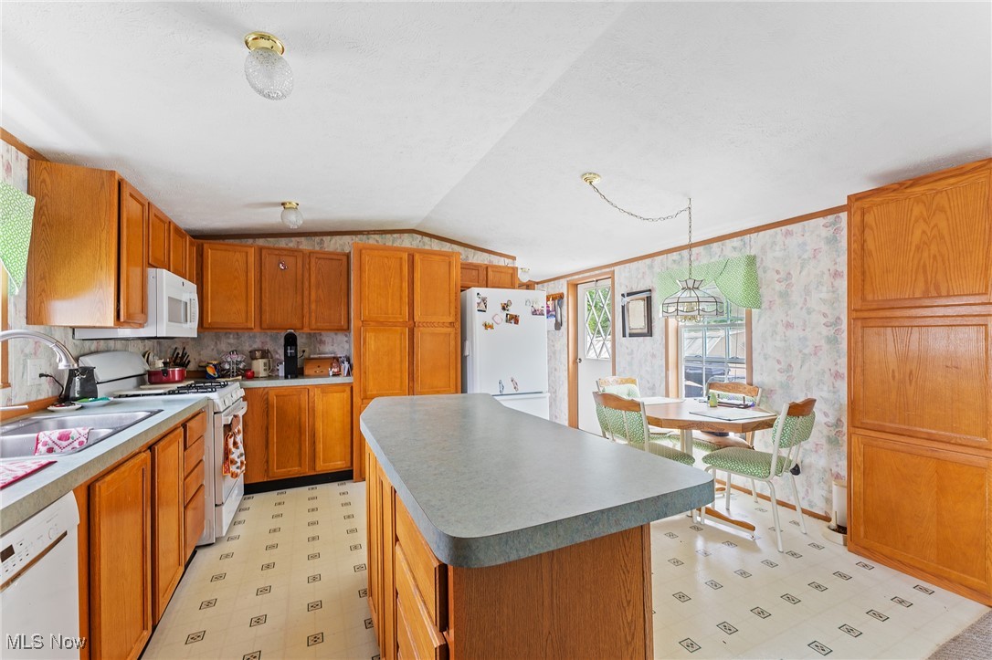 9555 Struthers Road New Middletown, OH 44442 - Photo 3 of 20 Gallery Image 3
