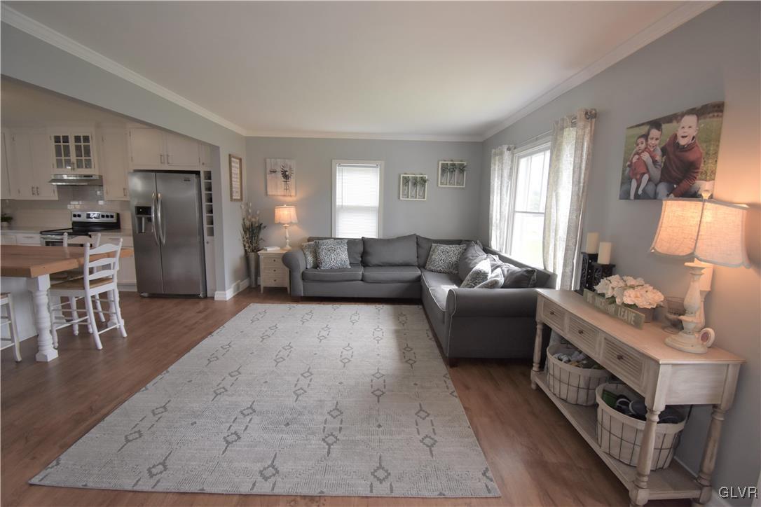 41 East Lawn Road Nazareth, PA 18064 - Photo 3 of 33 Gallery Image 3