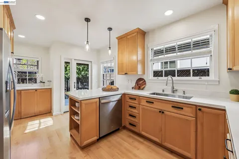 $1,095,000 | 1211 Court Street, Alameda, CA 94501