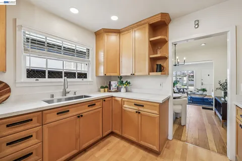 $1,095,000 | 1211 Court Street, Alameda, CA 94501