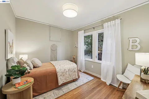 $1,095,000 | 1211 Court Street, Alameda, CA 94501