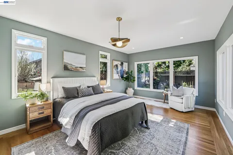$1,095,000 | 1211 Court Street, Alameda, CA 94501